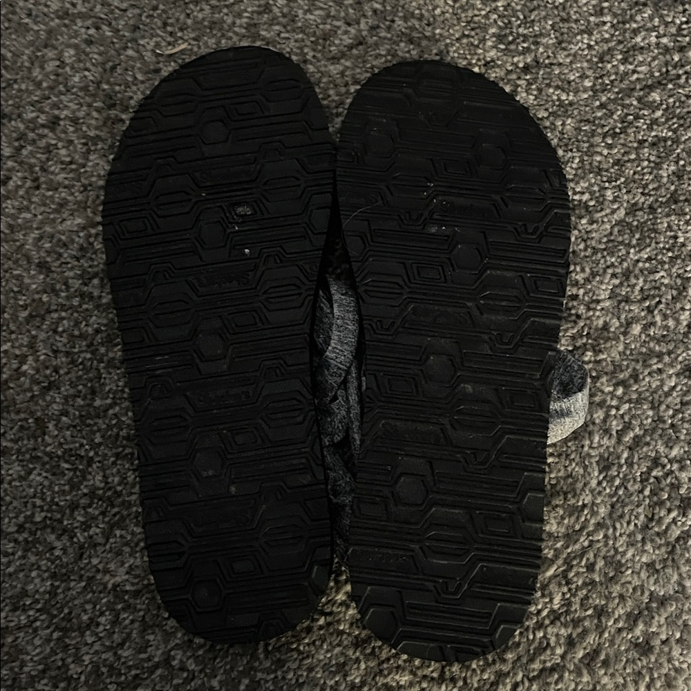 Sketchers Sz 9 Yoga Foam Gray Strappy Slip on Fabric Sandals - Picture 4 of 4